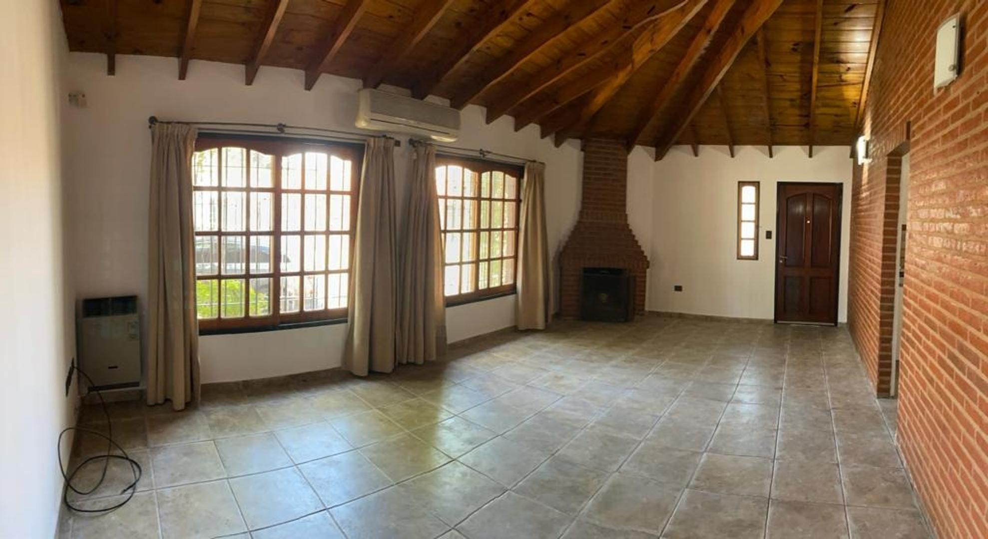 Casa en Venta con 1 cochera