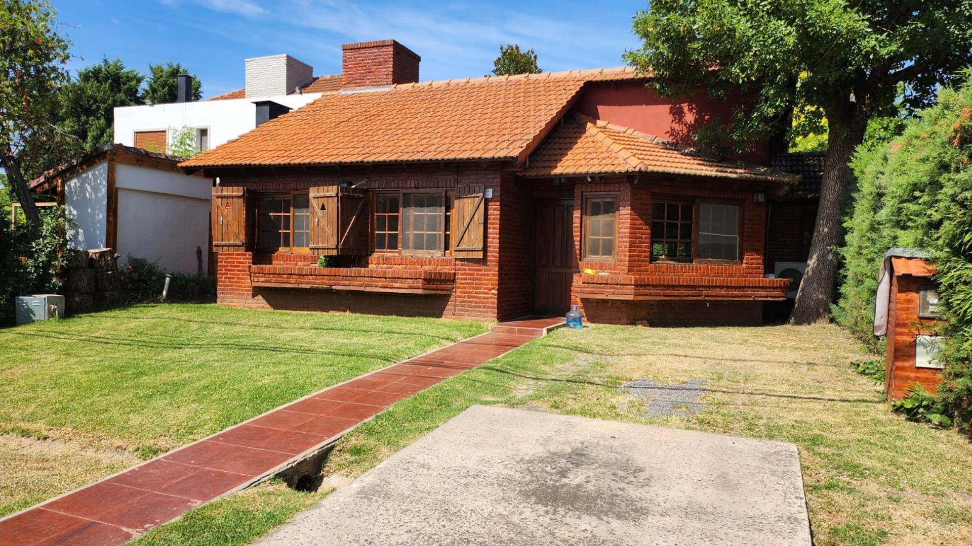 Lindisima casa en CLUB PRIVADO LOMA VERDE.