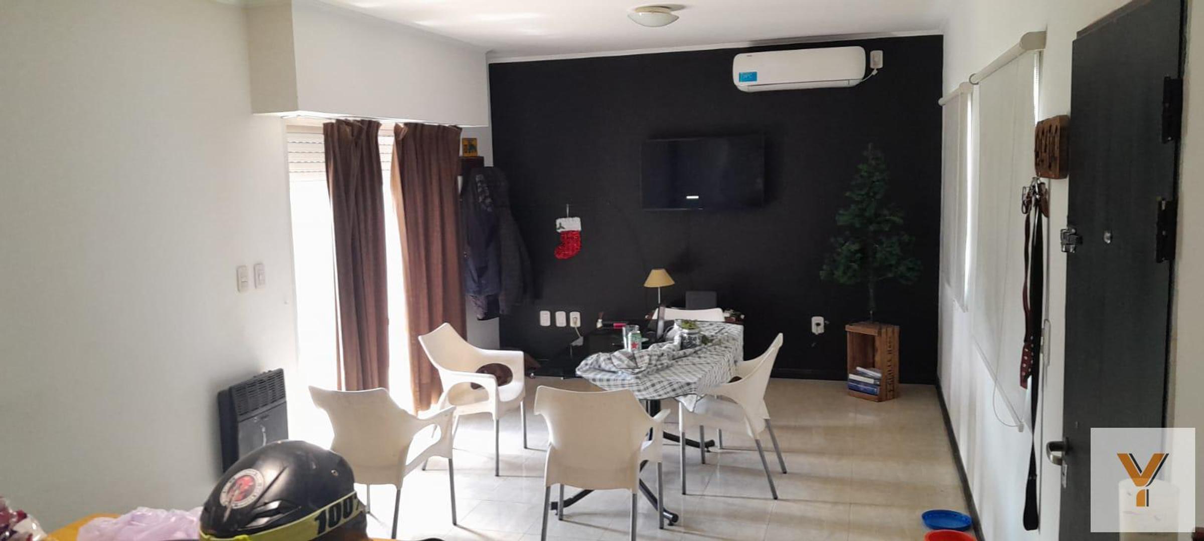 Casa en venta - 2 Dormitorios 1 Baño - Cochera - 380Mts2 - Chivilcoy