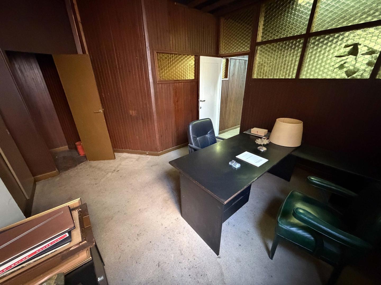 Oficina 4 ambientes con 2 baños