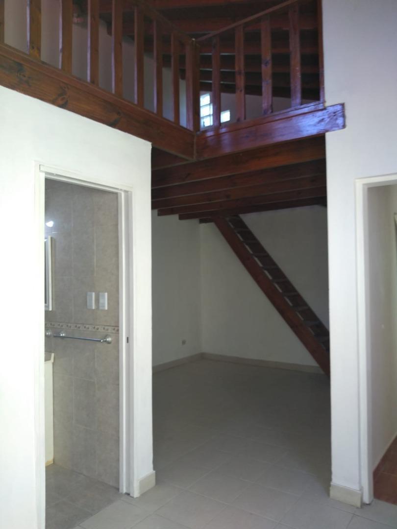 Depto Tipo Casa en Alquiler de 2 ambientes
