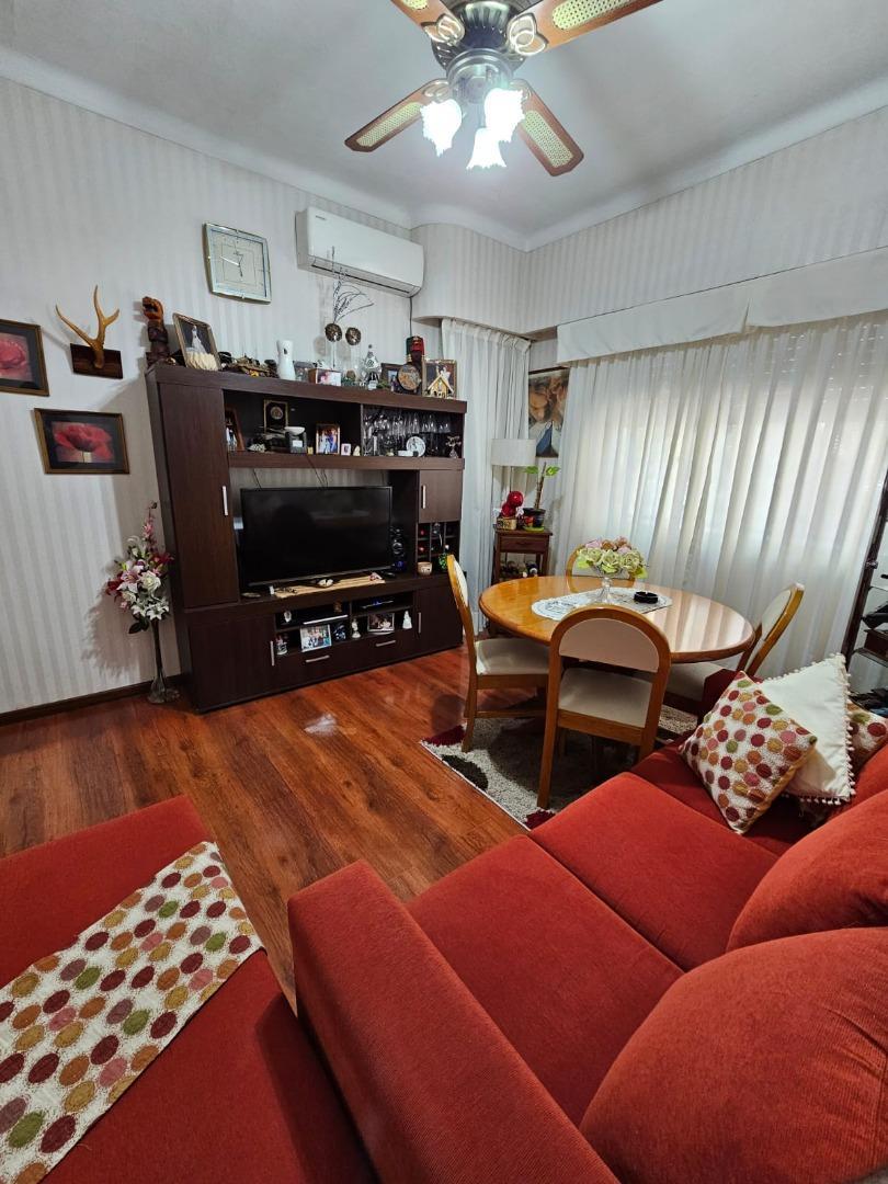 Rivadavia 1200 , Piso 1