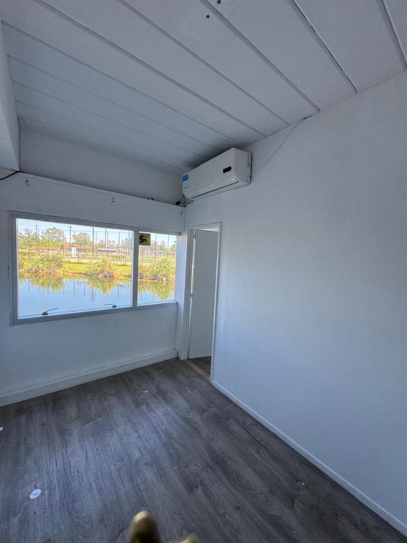 Oficina en Riviera park.