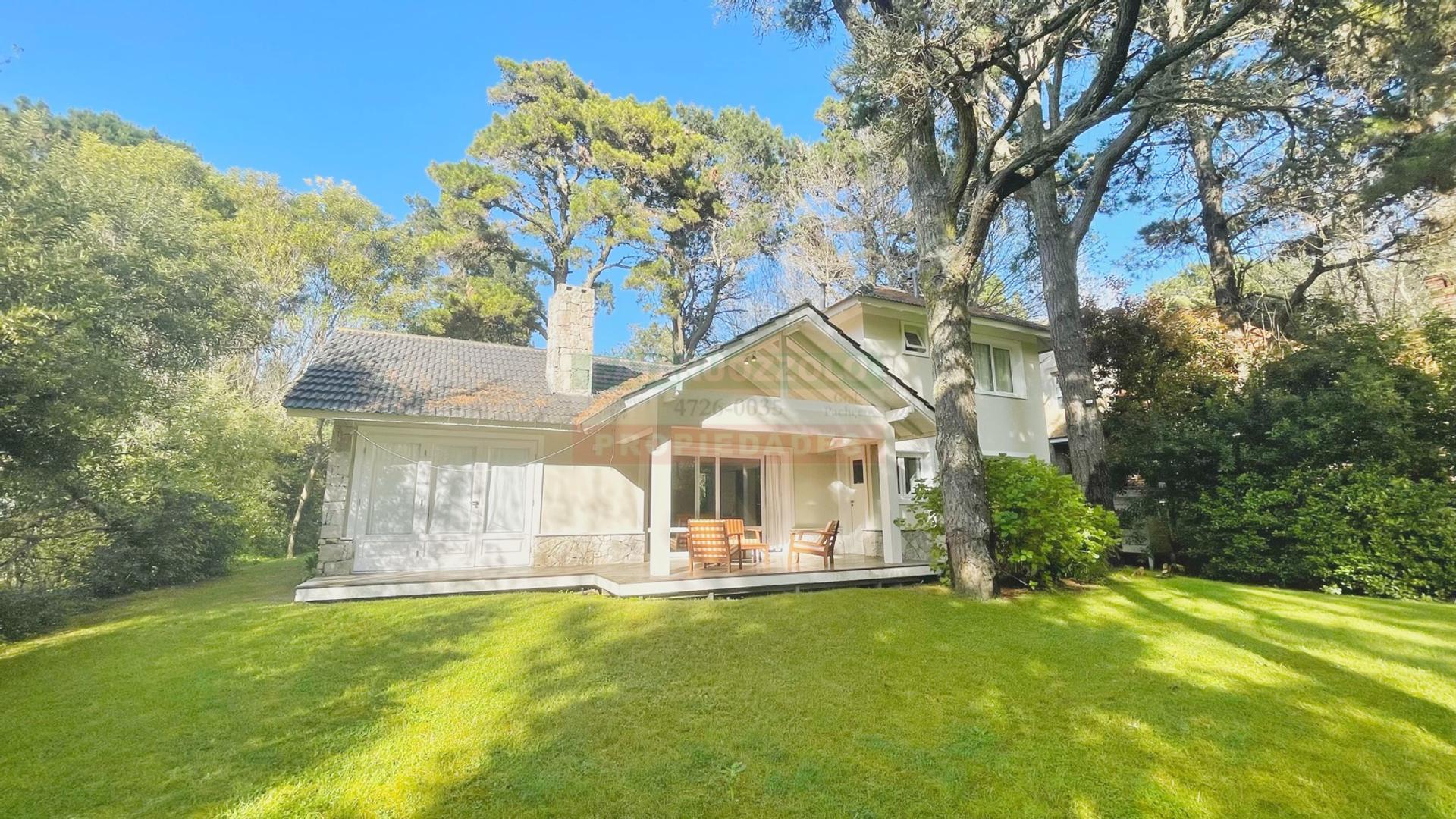 Casa en Alquiler Temporal en Carilo, USD 4.200