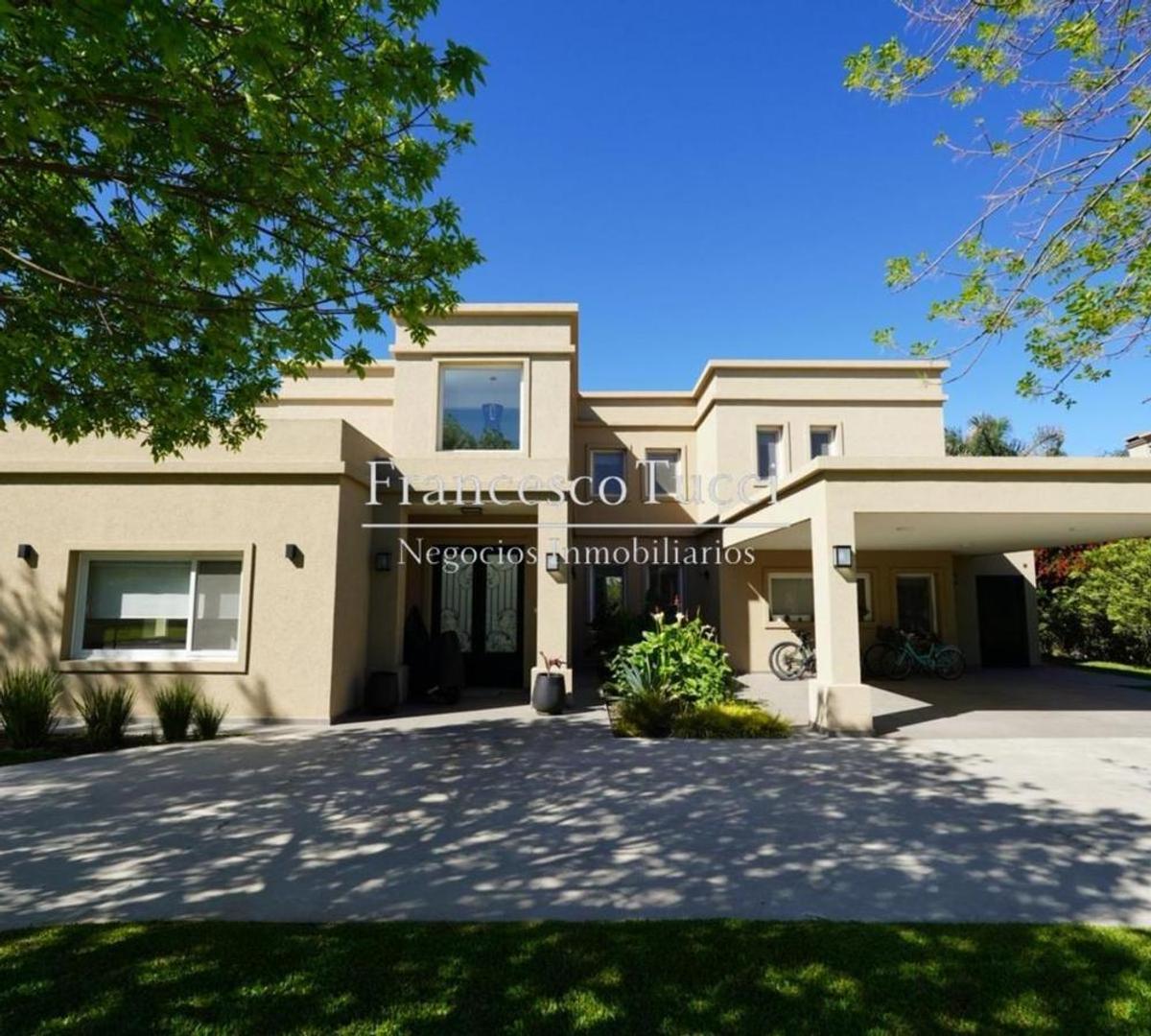 Casa en venta 5 ambientes con pileta Terravista