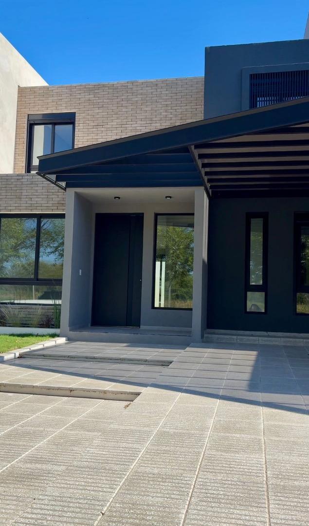 CASA 3 DORMITORIOS - MIRADORES DE MANANTIALES