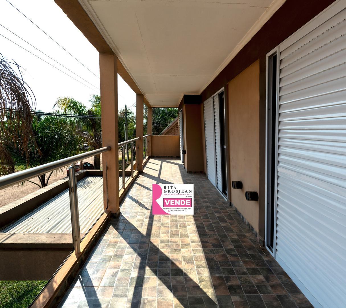 Casa en dos plantas con piscina – Colonia Hughes, Colón