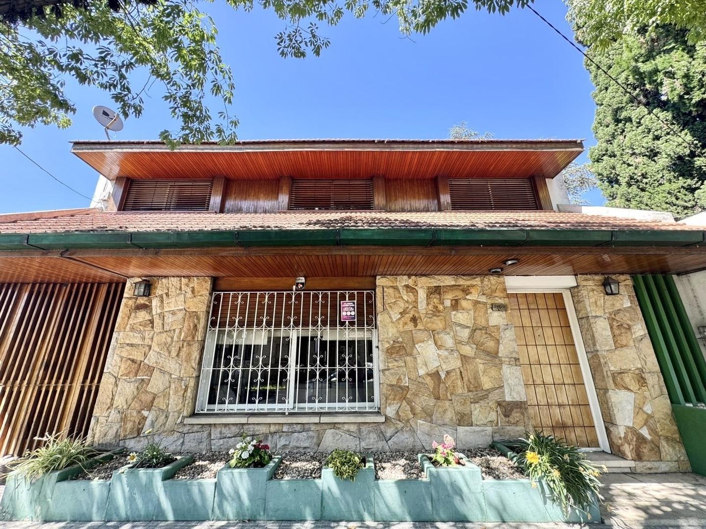 Chalet en dos plantas en excelente estado y ubicación.