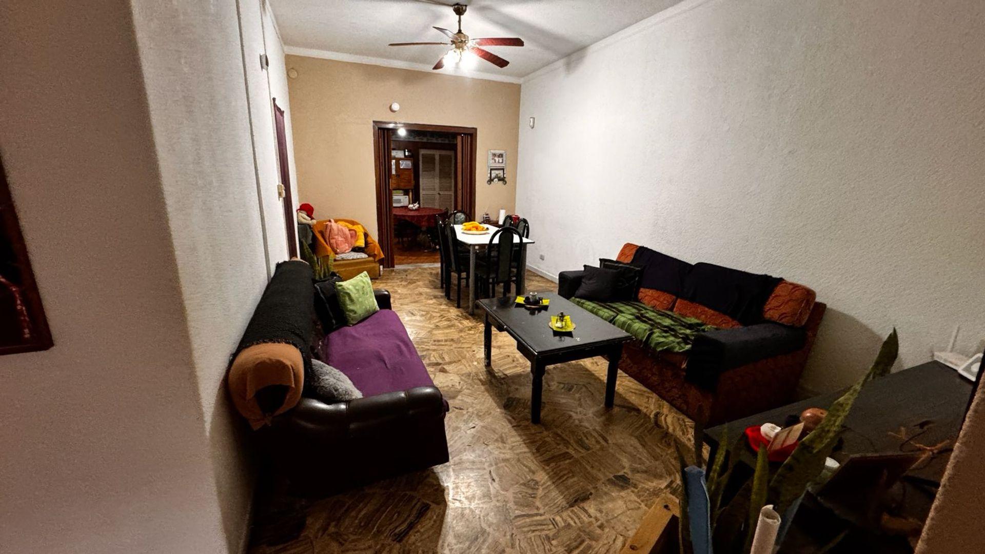 Casa 6 ambientes con 2 baños