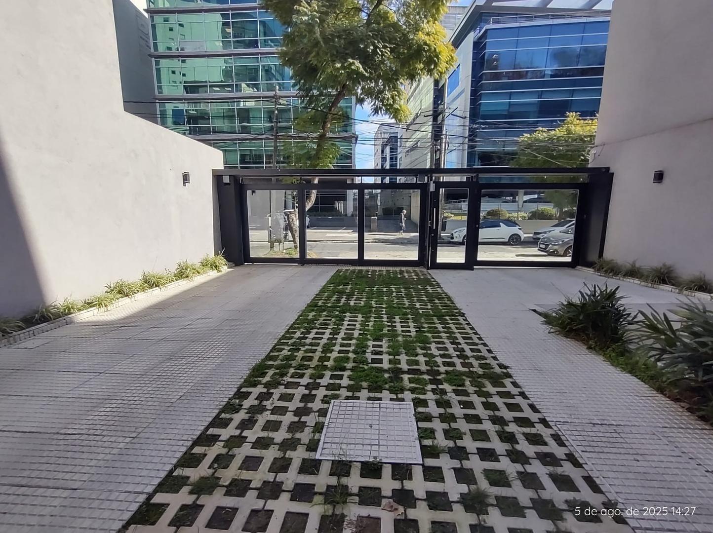 Juan Carlos Cruz 1800, Piso 4