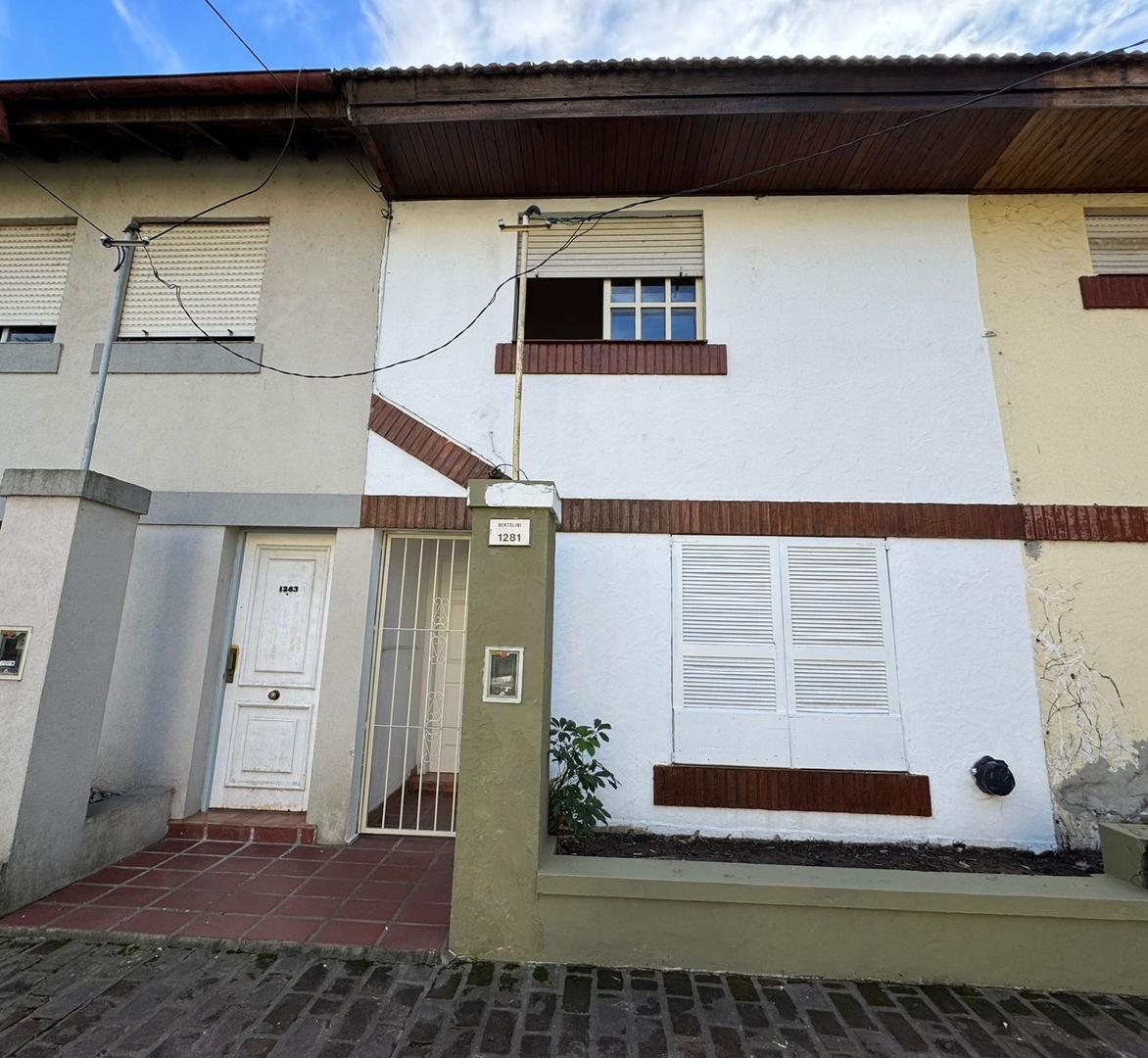 Duplex con 3 dormitorios, patio y 2 baños