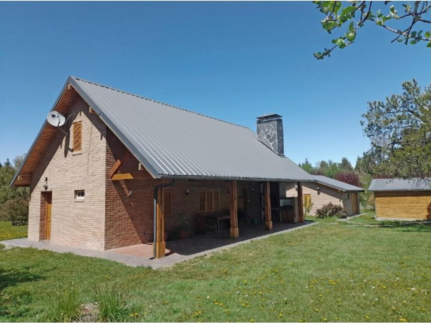 Casa en Venta con 3 cocheras