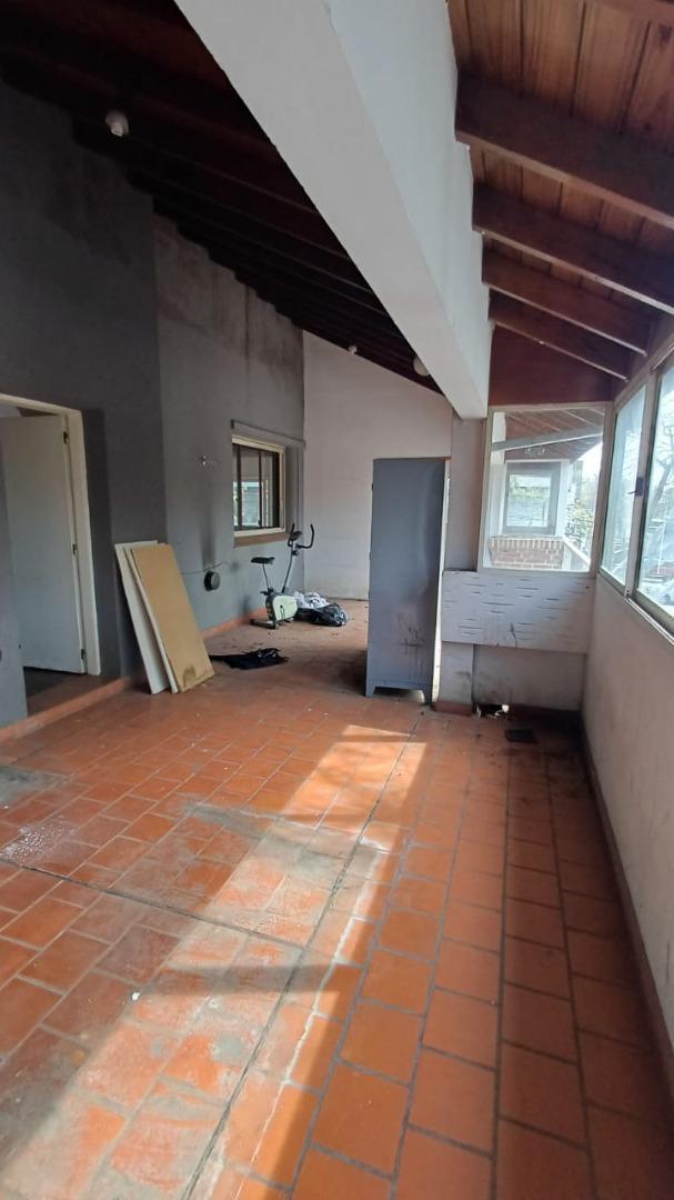 Oficina 6 ambientes con 2 baños
