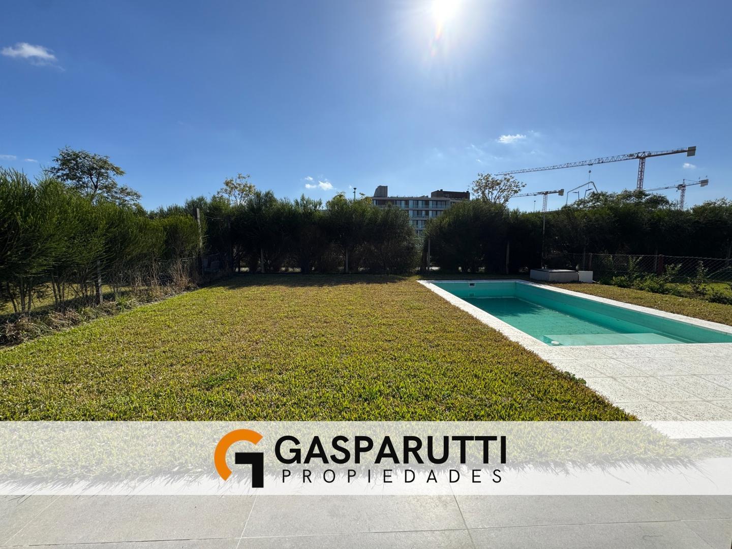 Casa 5 ambientes con 4 baños