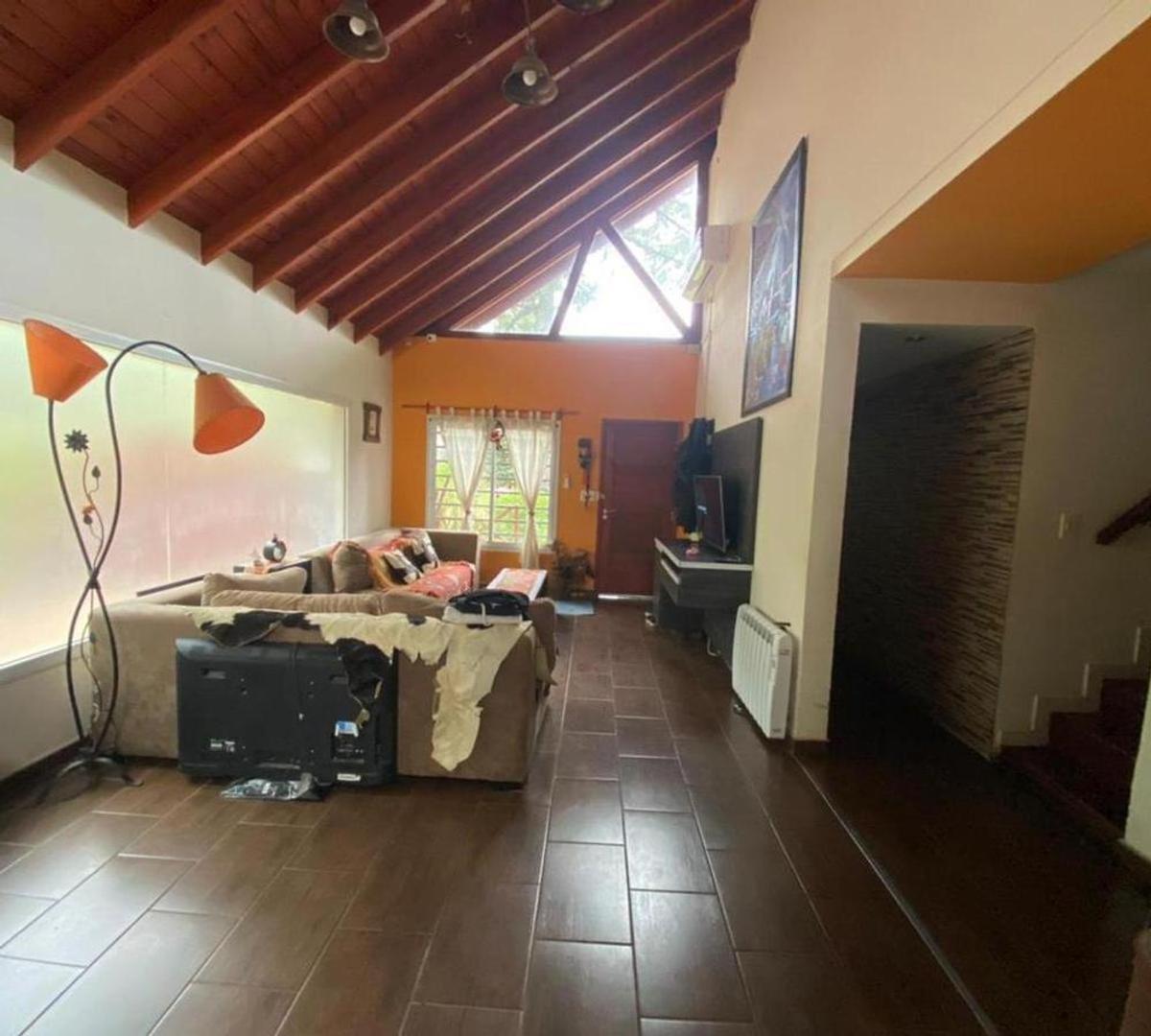 Casa en Venta con 4 cocheras