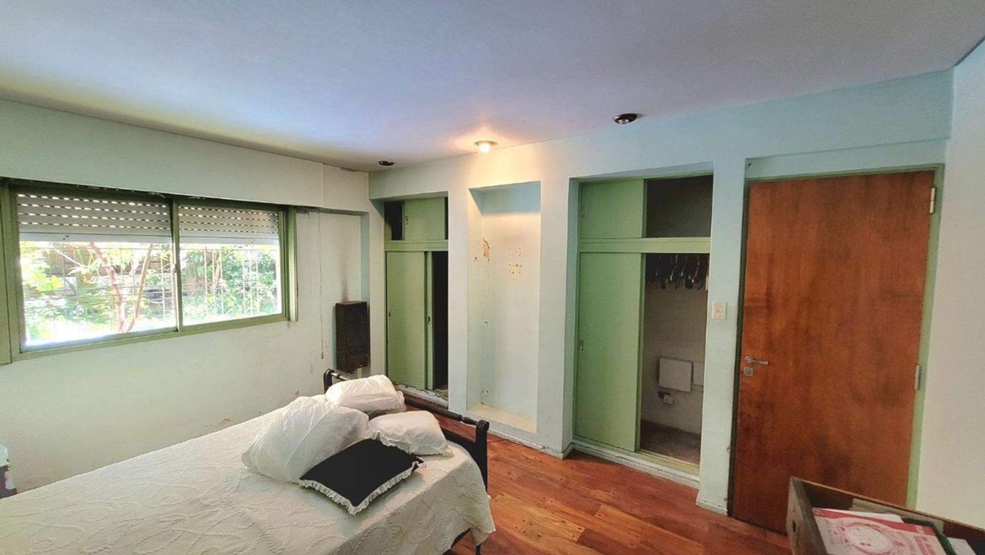 VENTA CASA CON JARDIN Y PILETA VILLA PUEYRREDON