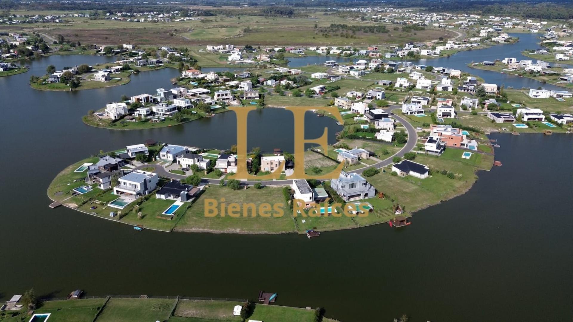 Casa en Venta con 7 cocheras