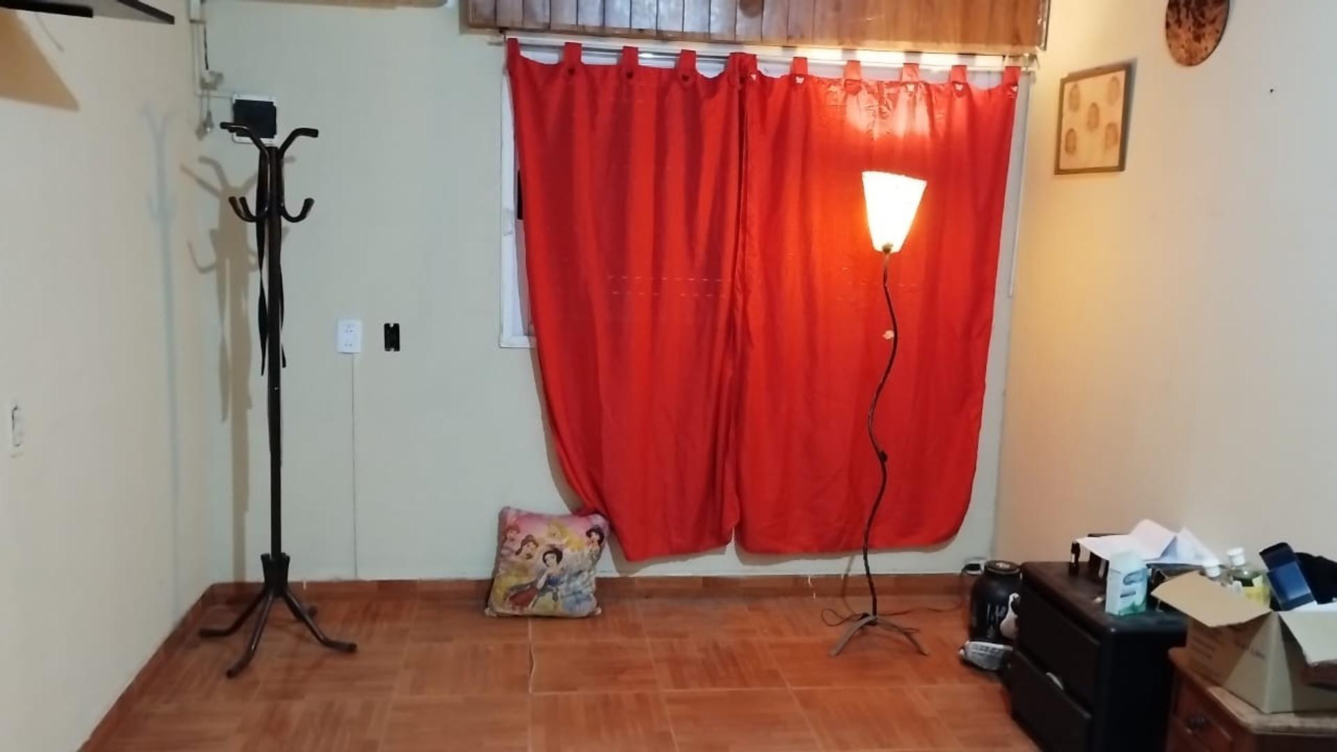 Casa 2 ambientes con 2 baños