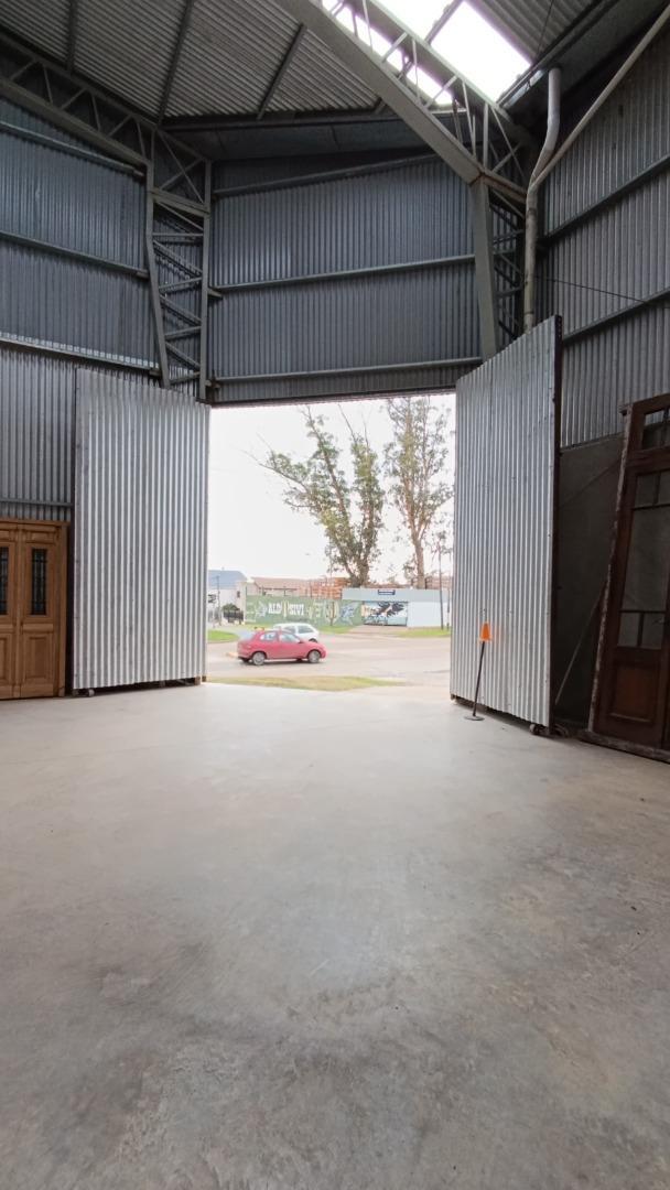 GALPON EN VENTA, ESQUINA COMERCIAL E INDUSTRIAL.