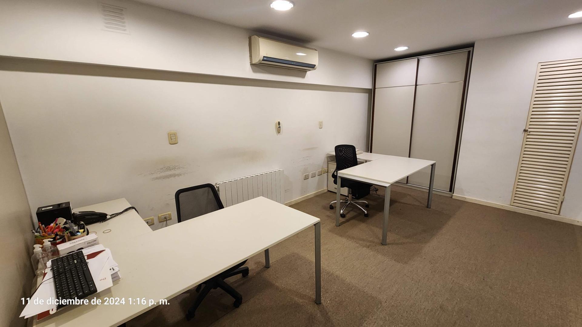 Moderna oficina totalmente equipada