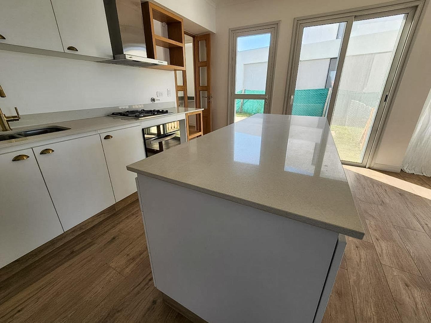 Casa en Alquiler | A la laguna | Barrio Santa Ana