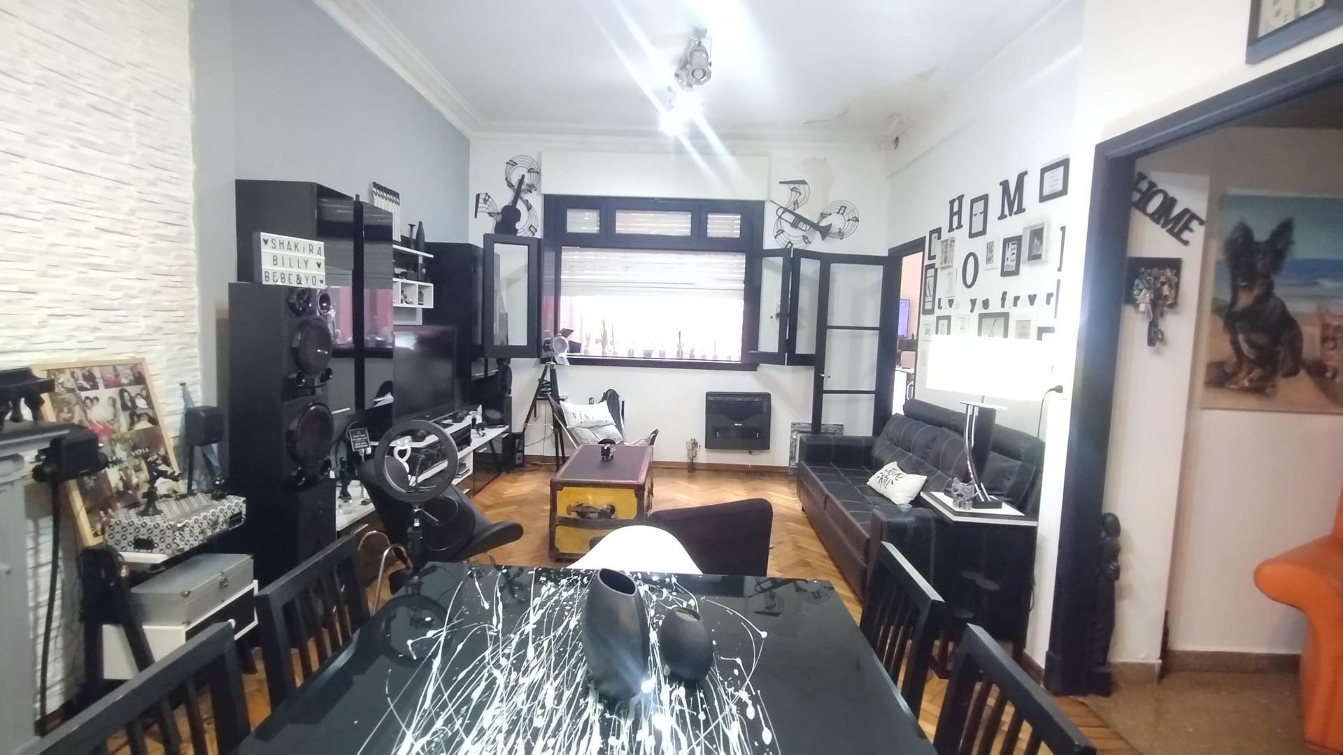 Casa 4 ambientes con 2 baños