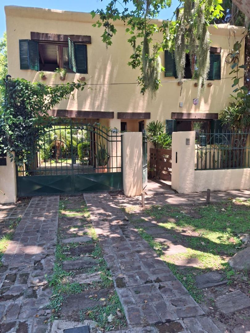 ESPECTACULAR CASA EN GRANADERO BAIGORRIA A LA VENTA