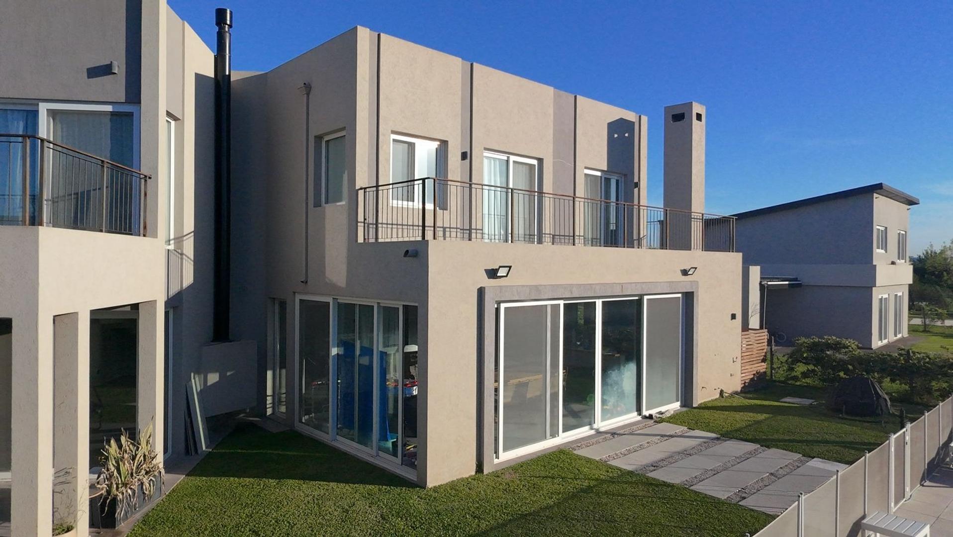 Av. De Los Lagos 100