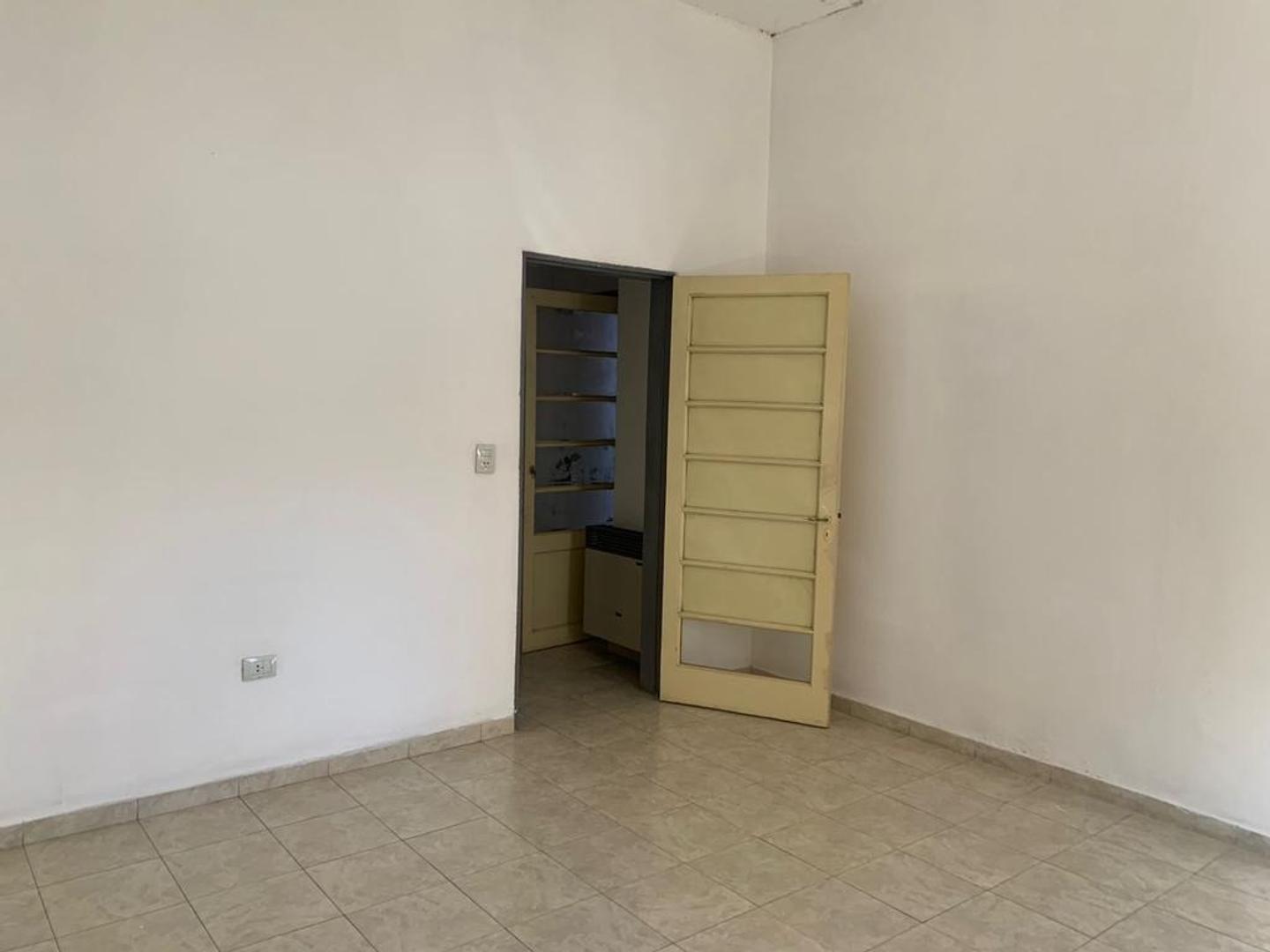 Casa dos dorm. reciclada a metros de nuevo centro shopping