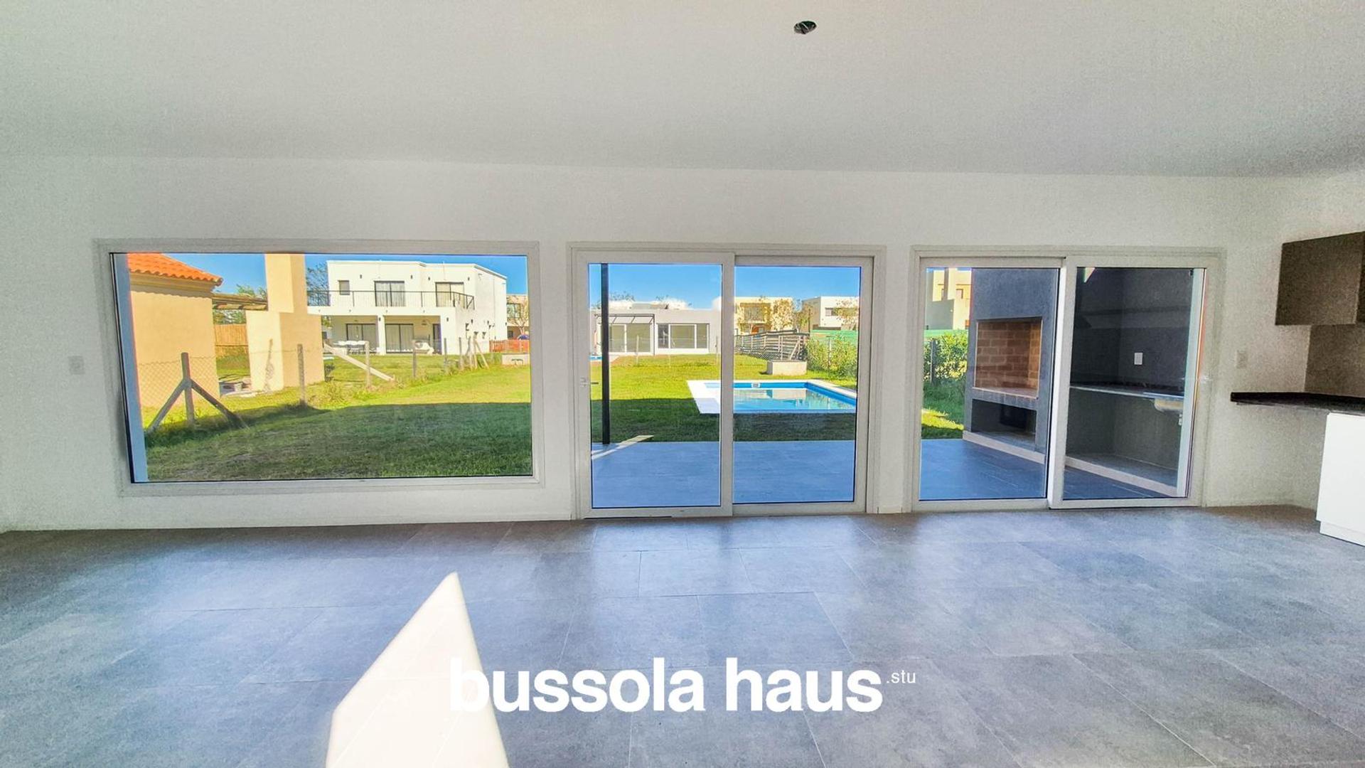 Casa 4 ambientes con 2 baños