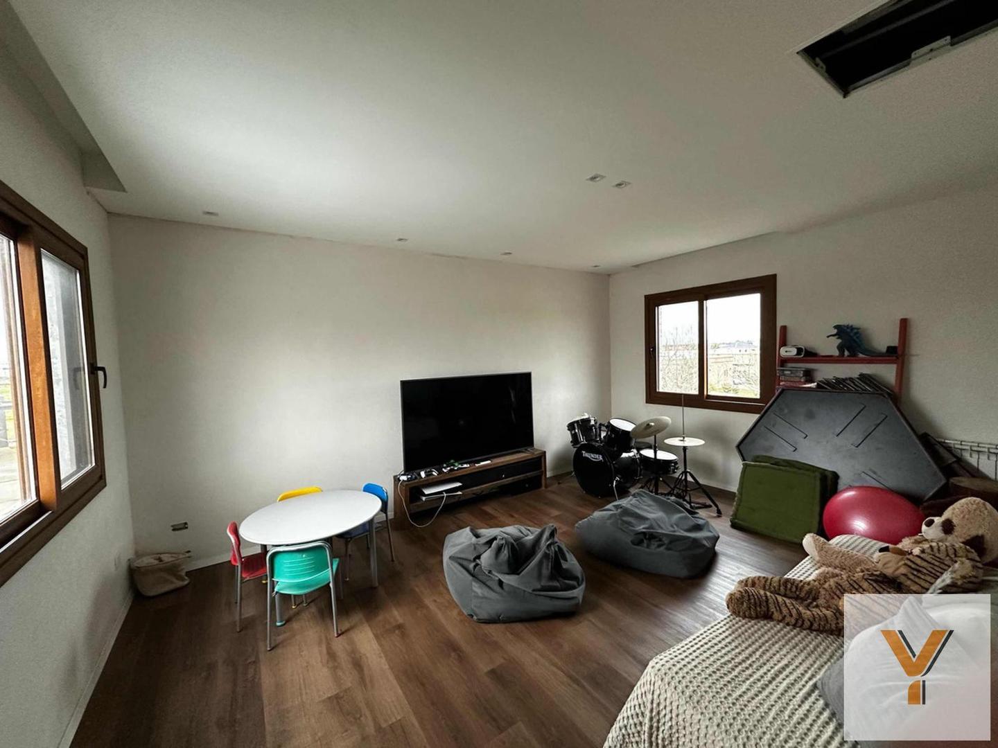 Casa 6 ambientes con 5 baños