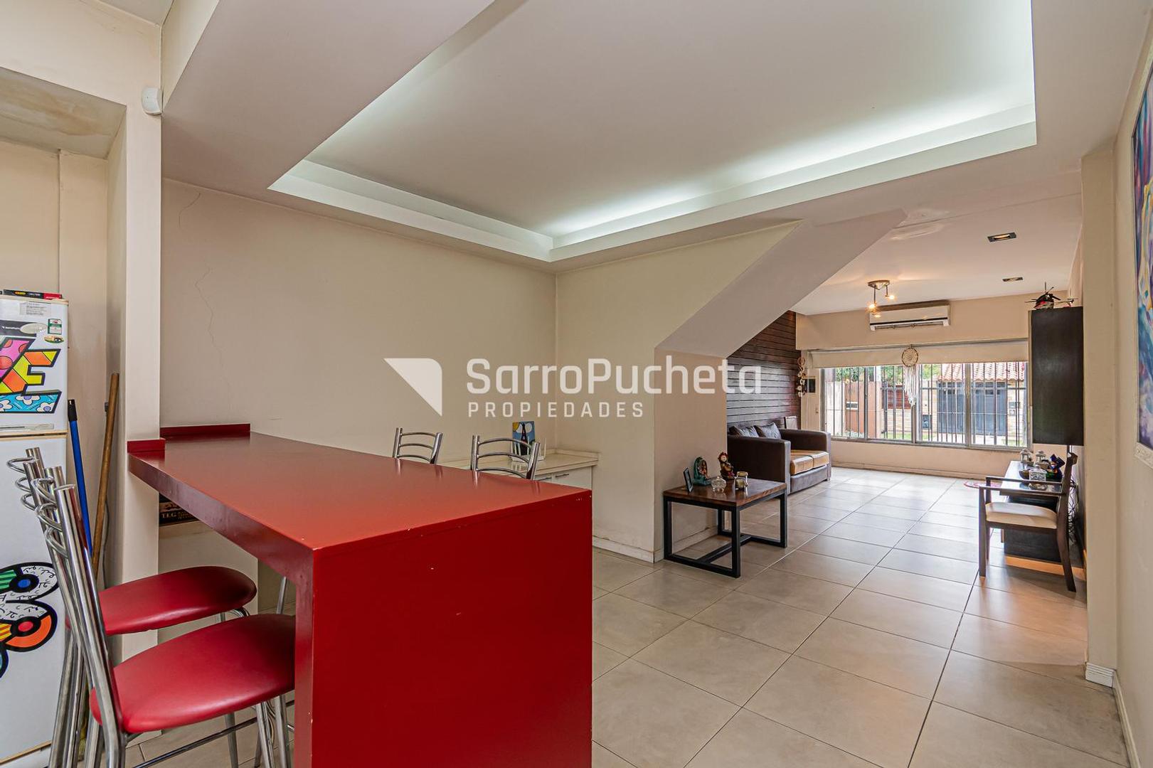 Venta casa 3 ambientes con amplio jardin y cochera en Haedo Norte.