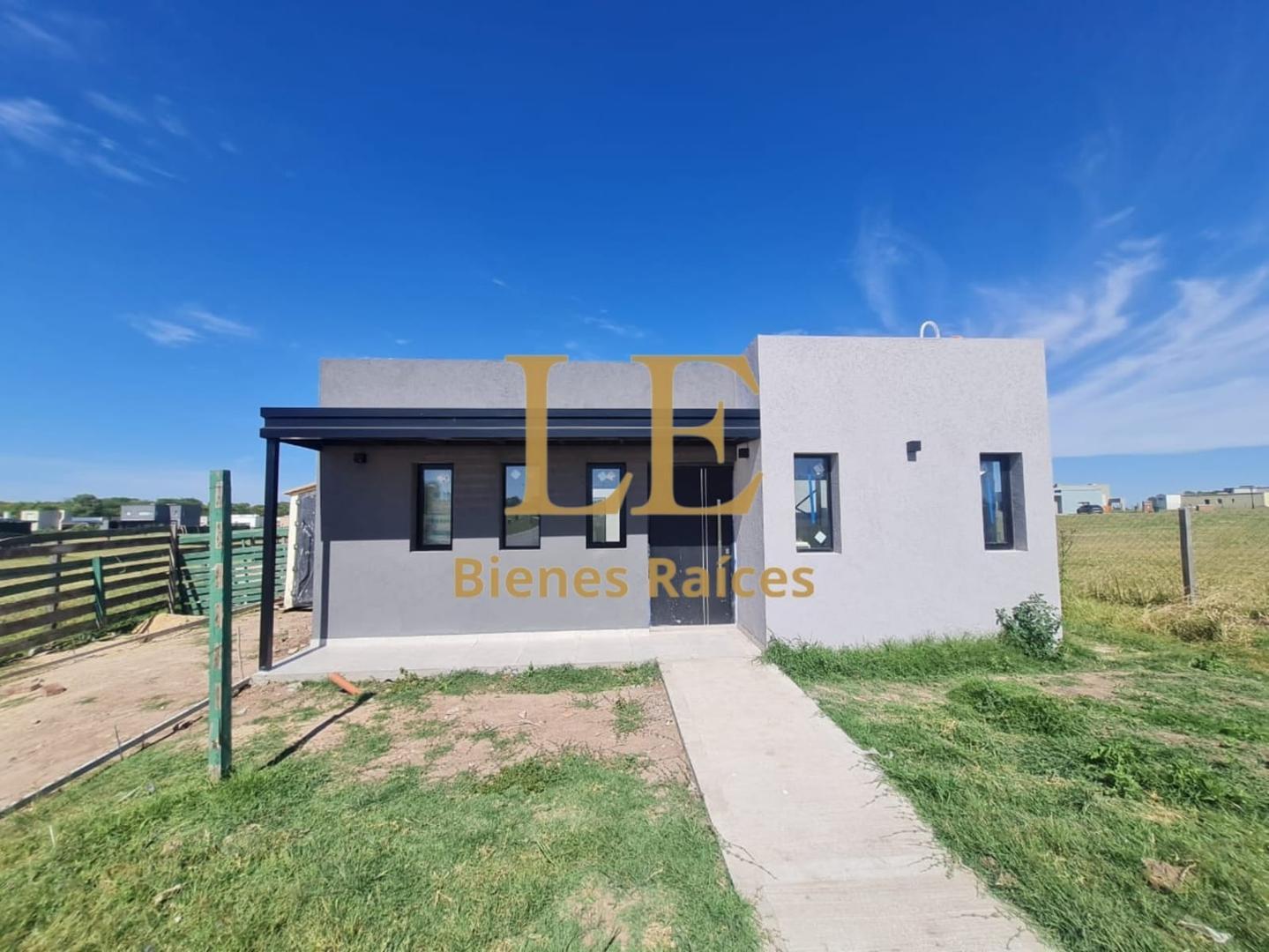 VENTA CASA A ESTRENAR BARRIO SAN SEBASTIAN AREA 13B