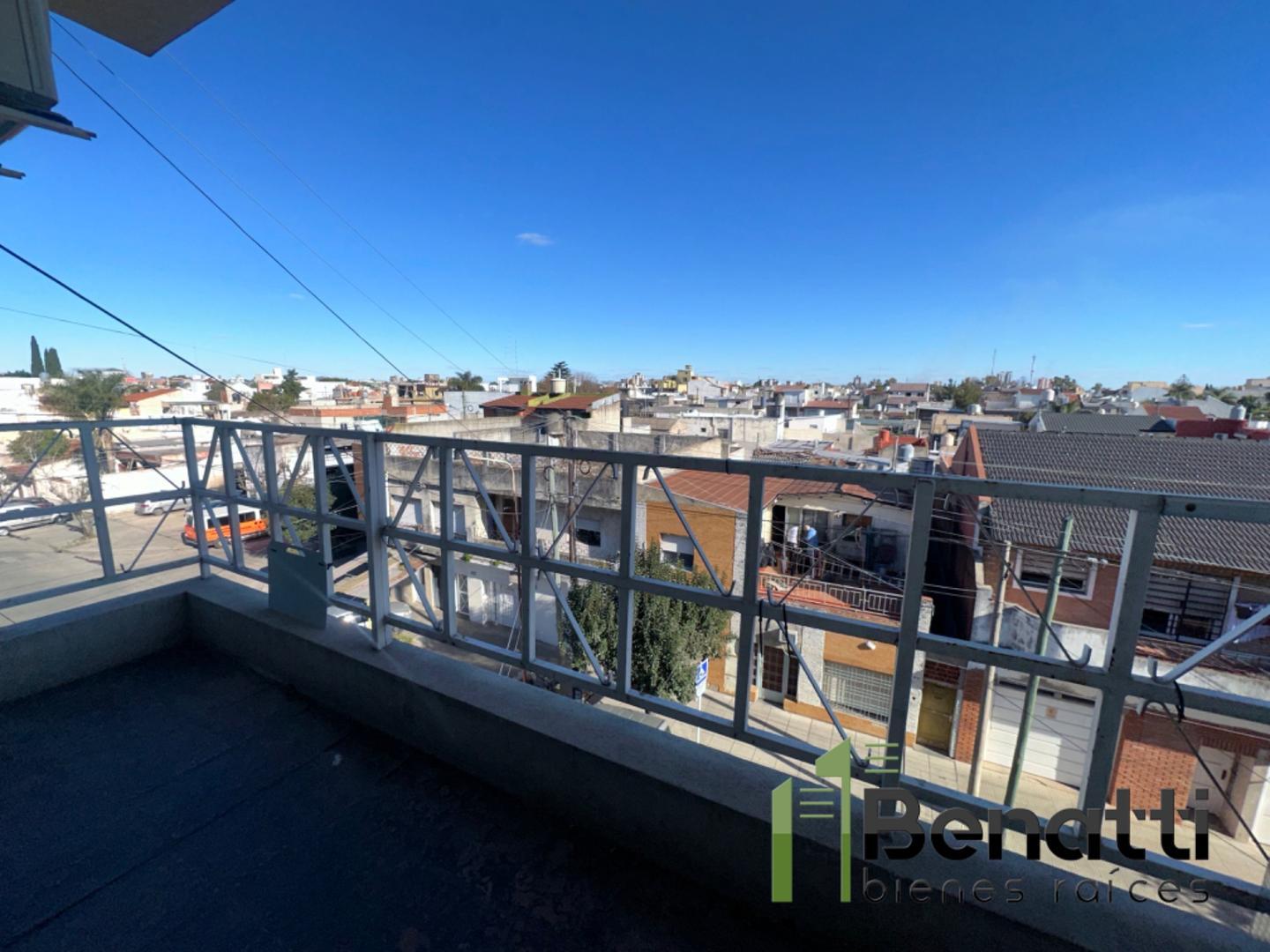 DEPARTAMENTO MONOAMBIENTE AL FRENTE. C/ ascensor.