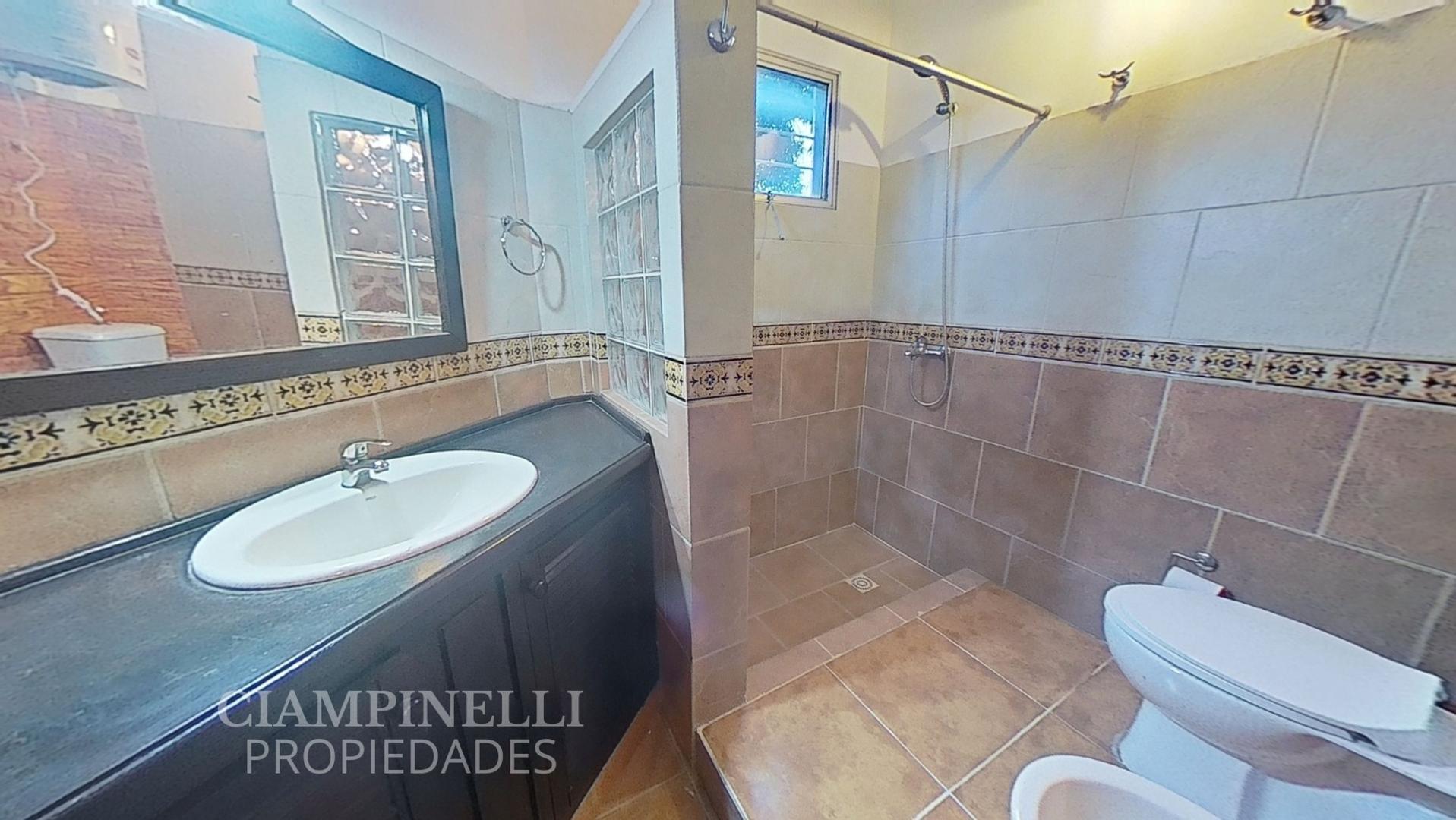 Casa 3 ambientes con 2 baños