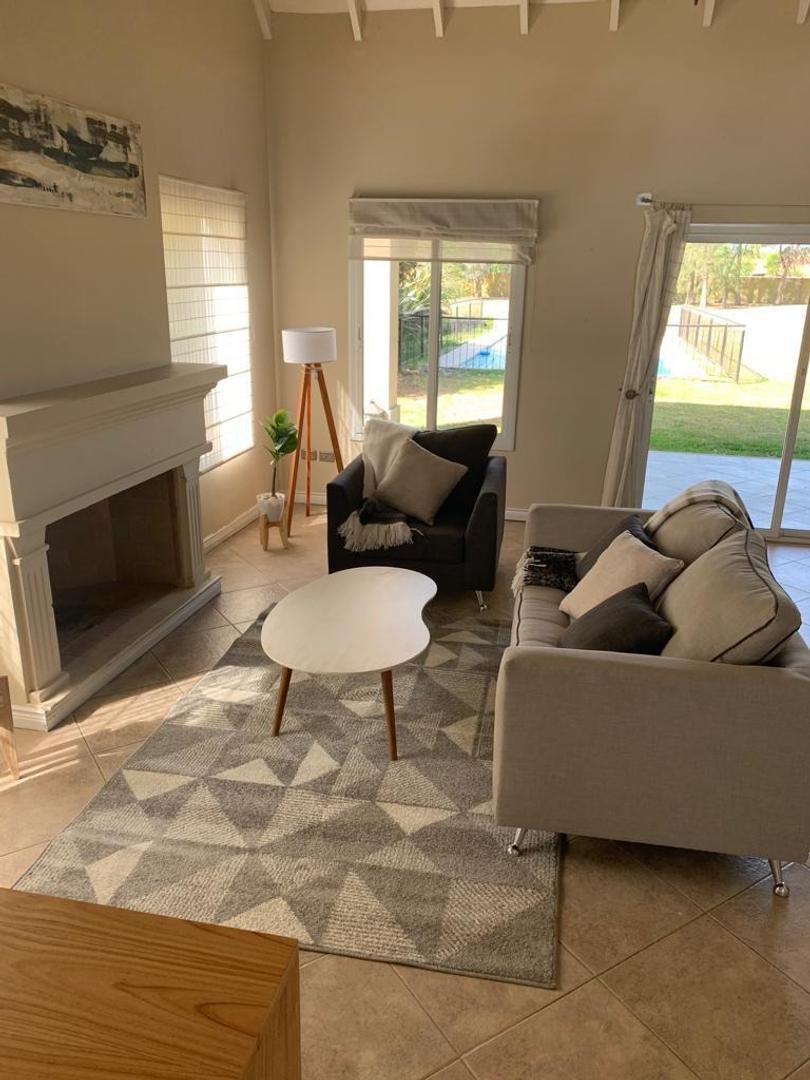 Casa en Venta con 1 cochera