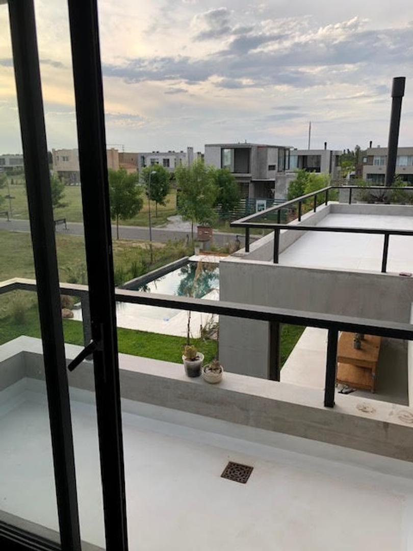 Casa de diseño en Castaños espectacular 