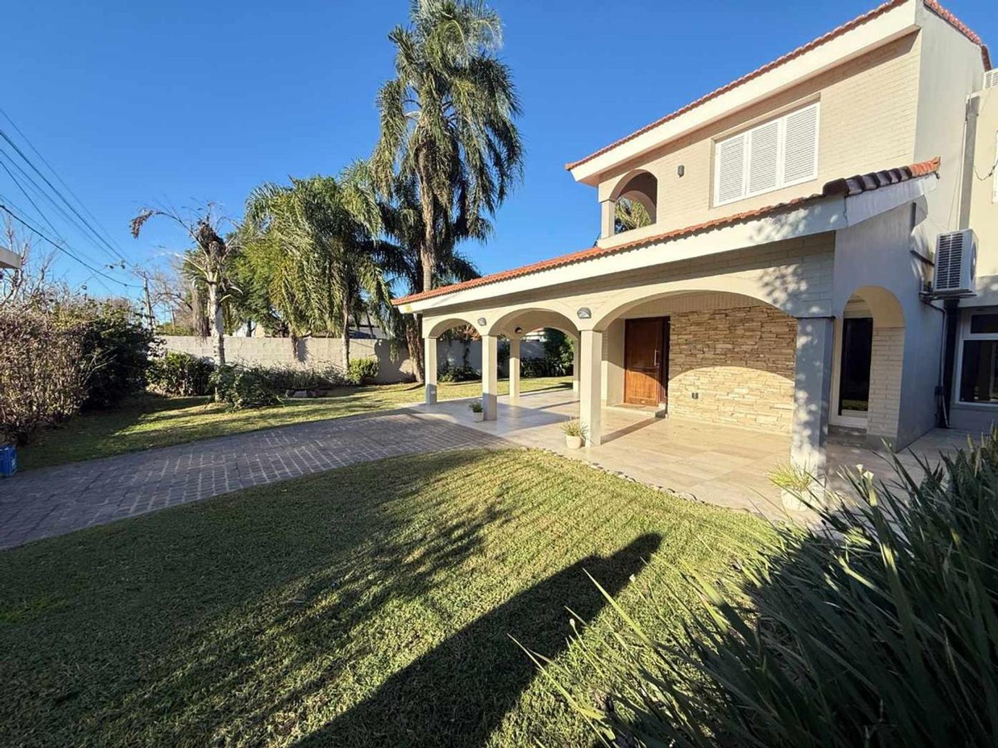 VENTA/CASA/BRIGADIER LÓPEZ/ PILETA/3 DORM