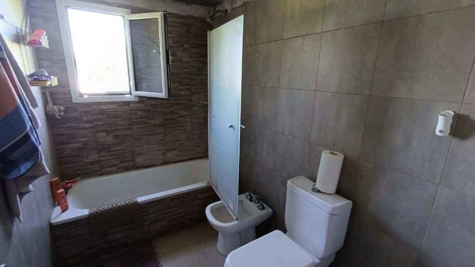 Casa en Alquiler con 2 cocheras