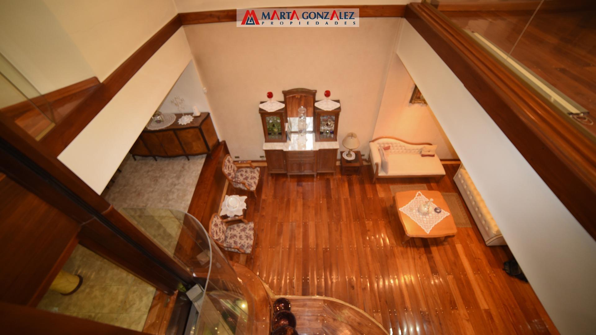 Casa en Venta con 3 cocheras