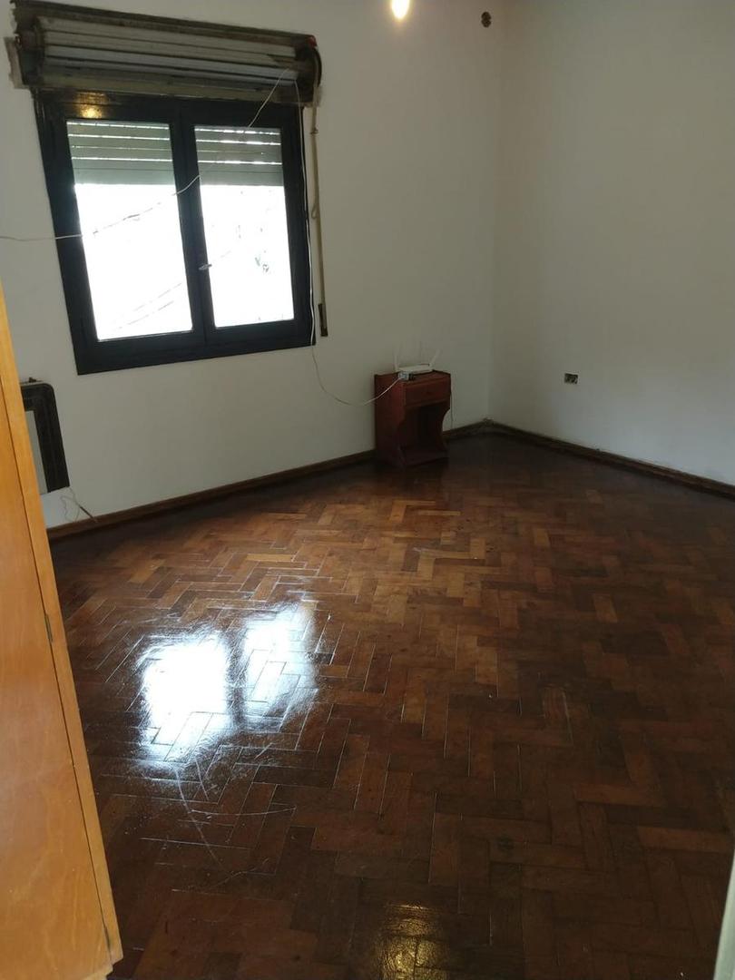 ¡Casa de Planta Alta en venta, barrio Echesortu! A metros de  Av. Francia y Av. Pellegrini