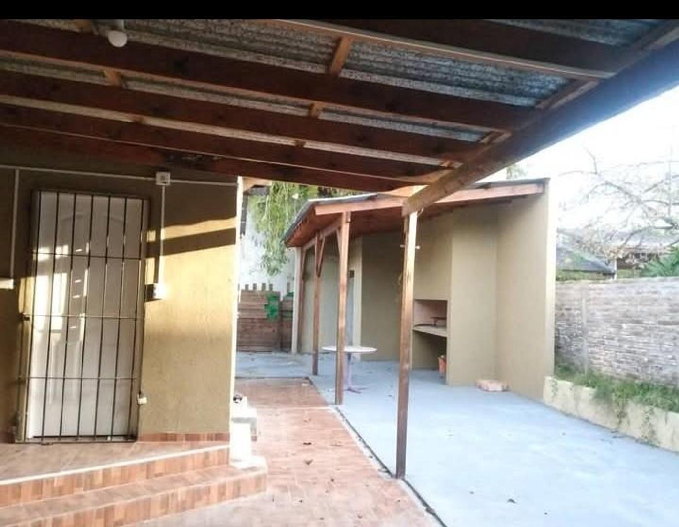 Casa 3 ambientes con 1 baño