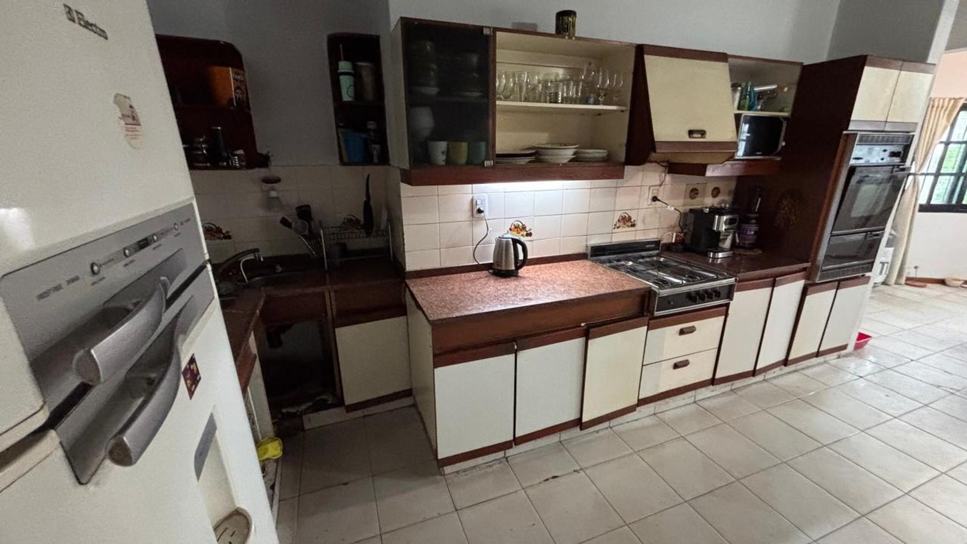 Casa en Venta con 6 cocheras