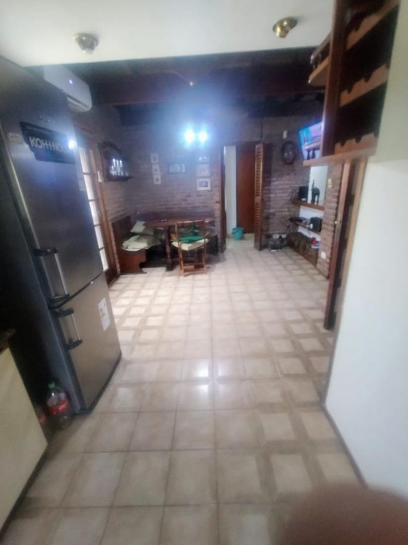 Casa 5 ambientes con 4 baños