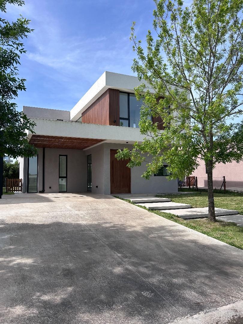 Casa en Araucarias Puertos del Lago