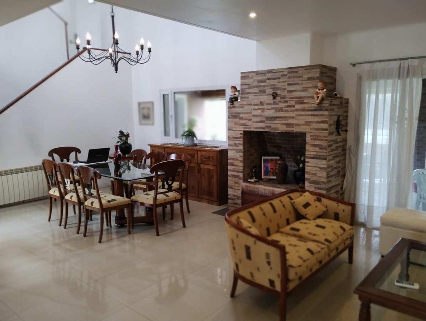 Espectacular Casa en Club de Campo "Los Puentes" Lujan