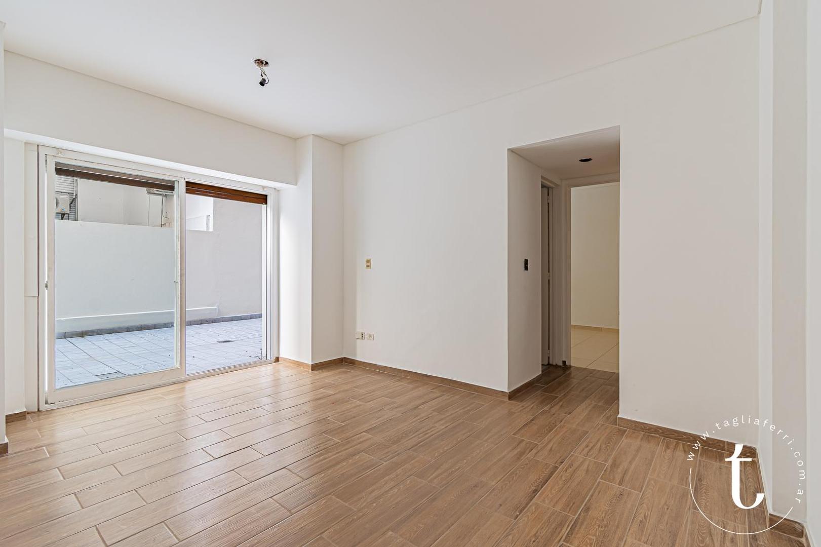 Venta departamento Dos ambientes con Patio y cochera Las Cañitas.