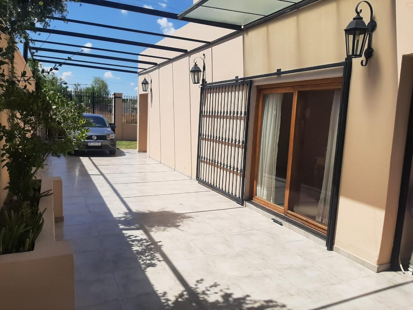 Casa 3 ambientes con 2 baños