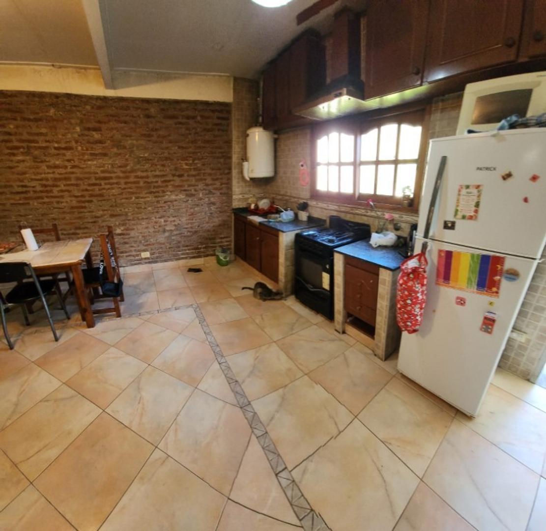 Casa en Venta con 3 cocheras