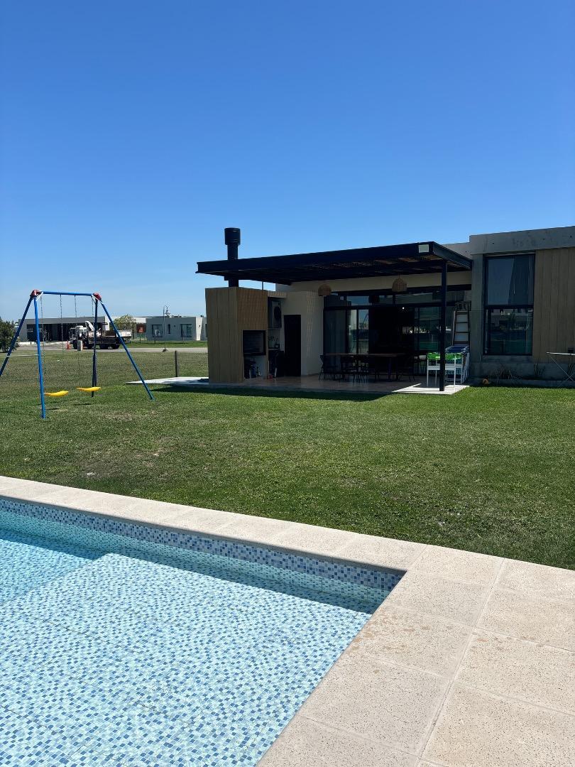 Casa en Venta con 6 cocheras